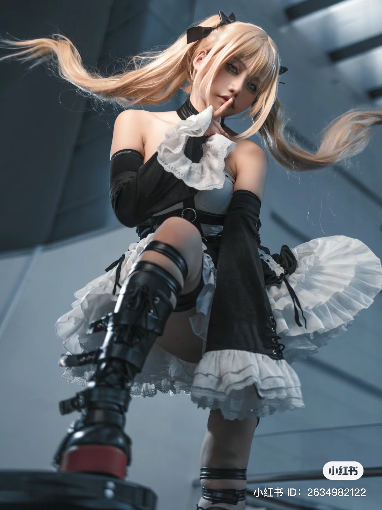 Gợi ý pose- tạo dáng chụp ảnh cosplay tại fes với thang