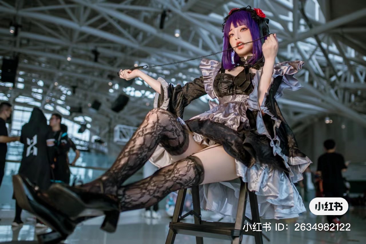 Gợi ý pose- tạo dáng chụp ảnh cosplay tại fes với thang