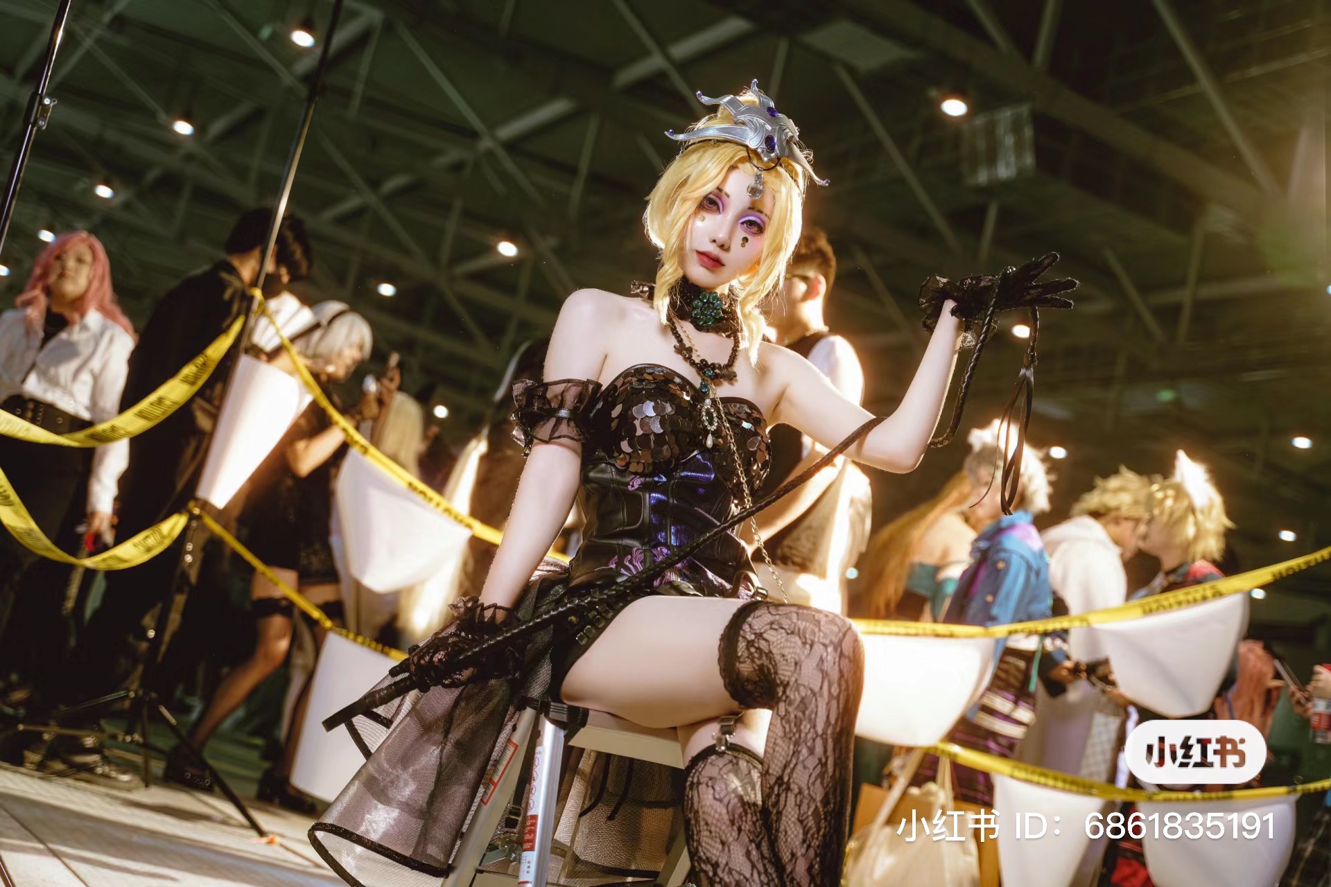 Gợi ý pose- tạo dáng chụp ảnh cosplay tại fes với thang