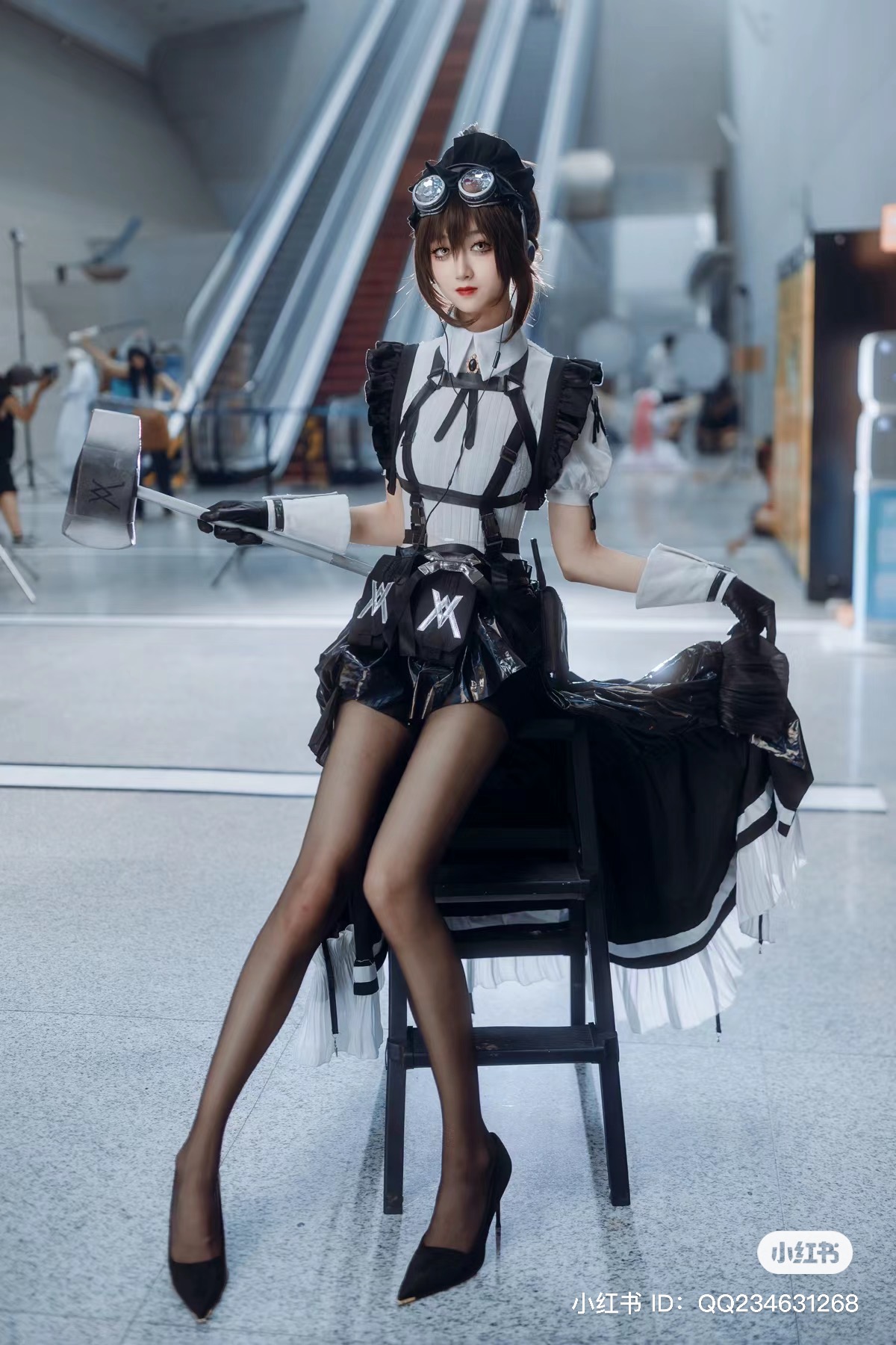 Gợi ý pose- tạo dáng chụp ảnh cosplay tại fes với thang
